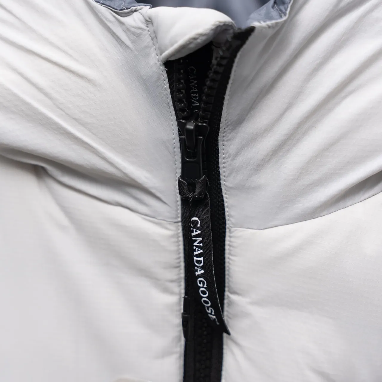 P860 CANADA GOOSE丨Canada Goose 5078 single zipper armband hooded down jacket Color: Silver Gray Size: XS-XL